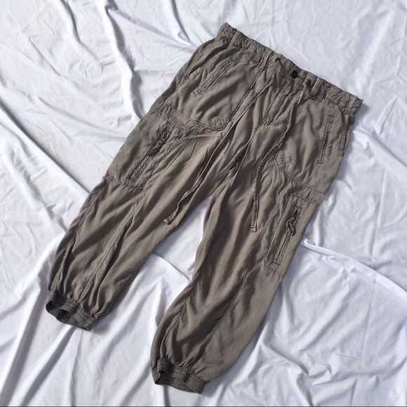 Abercrombie & Fitch Gray Crop Capri Cargo Pants - Picture 5 of 16
